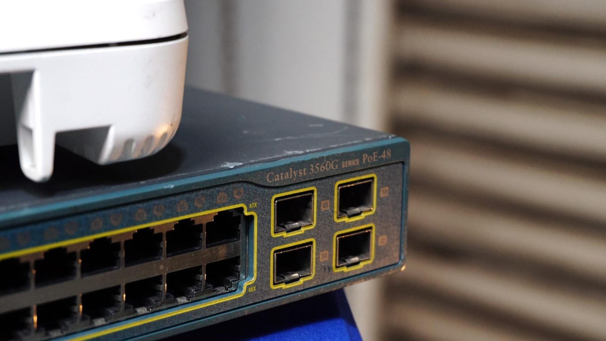 Cisco Catalyst 3560G Review: Is a 20-Year-Old Switch Still Good?